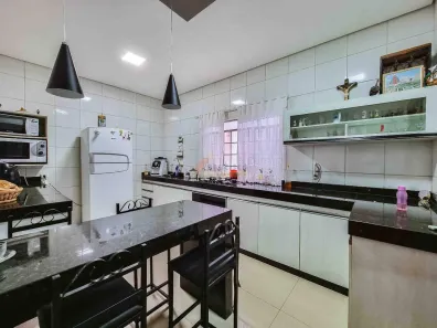 Casa com 4 Quartos à venda, 60m² no Santa Rosa, Divinópolis