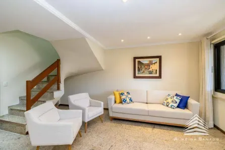Sobrado com 4 Quartos à venda, 330m² no Água Verde, Curitiba