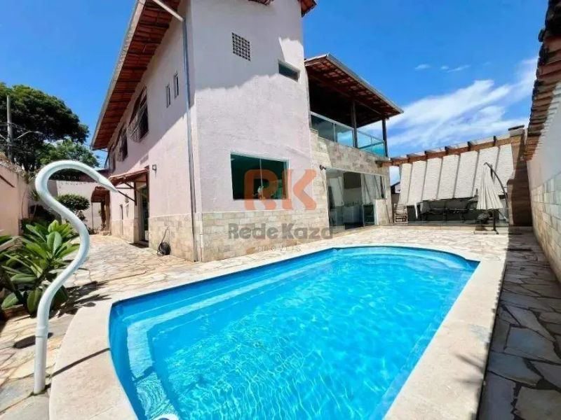 Casa com 3 quartos — Santa Amélia, Belo Horizonte