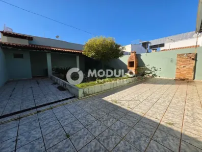Casa com 3 Quartos à venda, 140m² no Segismundo Pereira, Uberlândia