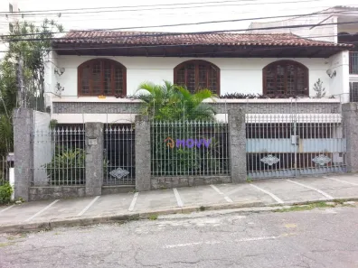 Casa com 4 Quartos à venda, 330m² no Vital Brazil, Niterói