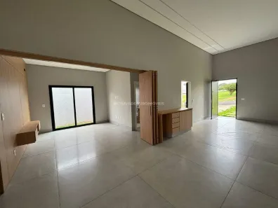 Casa de Condomínio com 4 Quartos à venda, 217m² no São Benedito, Uberaba