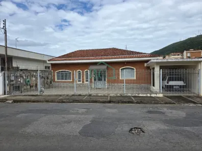 Casa com 3 Quartos à venda, 200m² no Jardim dos Estados, Poços de Caldas