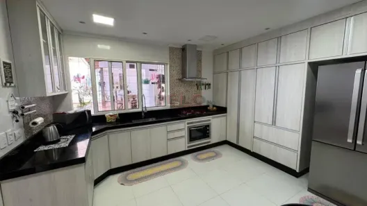 Sobrado com 3 Quartos à venda, 179m² no Zona 07, Maringá