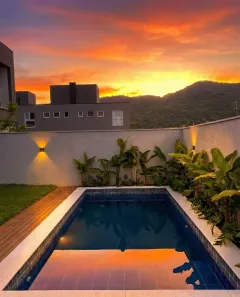 Casa com 3 Quartos para alugar, 220m² no Lagoa da Conceição, Florianópolis