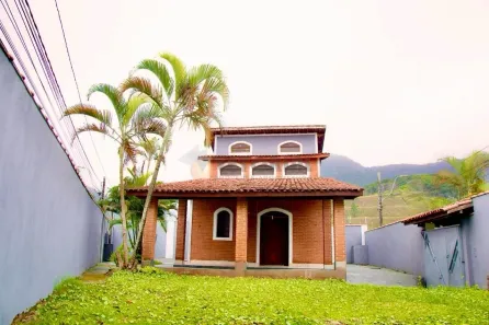 Sobrado com 3 Quartos à venda, 146m² no Martim de Sá, Caraguatatuba