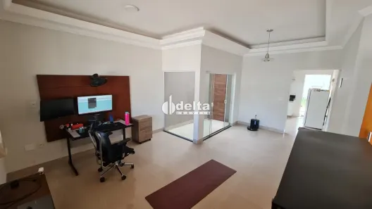 Casa com 2 Quartos à venda, 135m² no Laranjeiras, Uberlândia