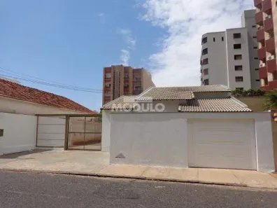 Casa com 2 Quartos para alugar, 100m² no Martins, Uberlândia