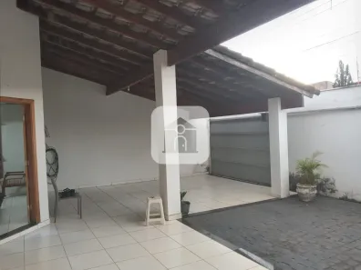 Casa com 3 Quartos à venda, 171m² no Jardim Patrícia, Uberlândia