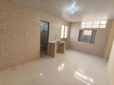 Casa com 2 Quartos para alugar, 50m² no Feliz, Goiânia