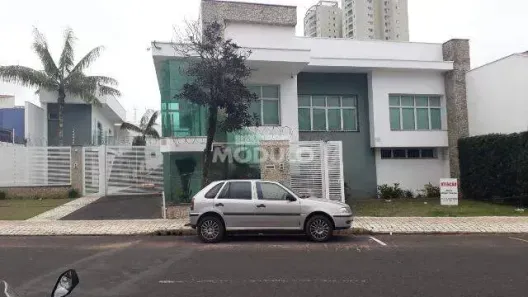 Prédio Comercial para alugar, 700m² no Centro, Uberlândia