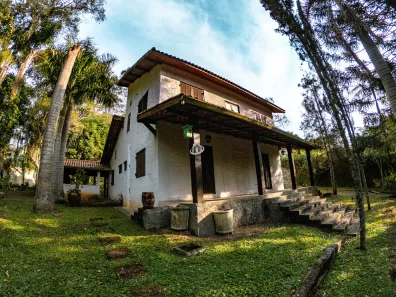 Casa com 3 Quartos para alugar, 196m² no Jardim dos Ipês, Embu das Artes