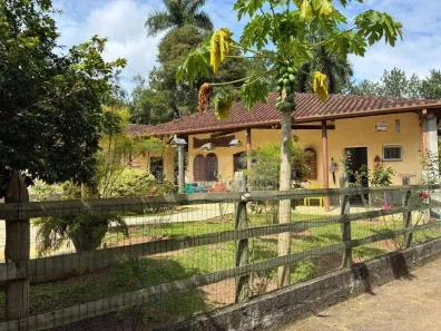 Fazenda/Sítio com 3 Quartos à venda, 180m² no Freitas, São José dos Campos
