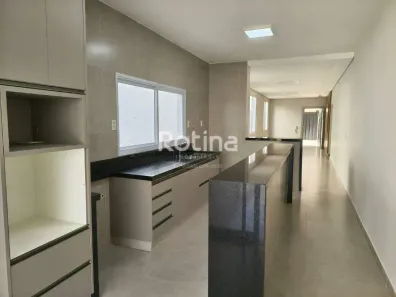 Casa com 4 Quartos à venda, 210m² no Cidade Jardim, Uberlândia