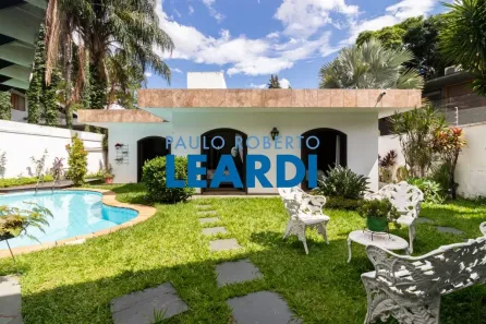 Casa com 4 Quartos para venda ou aluguel, 245m² no Alto de Pinheiros, São Paulo