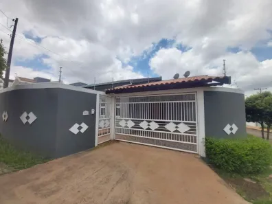 Casa com 3 Quartos para alugar, 120m² no Jardim Riviera, Marília