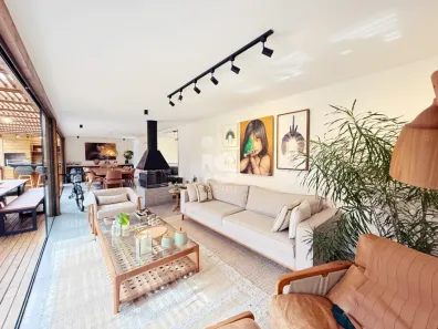 Casa de Condomínio com 4 Quartos à venda, 356m² no Itaipava, Petrópolis