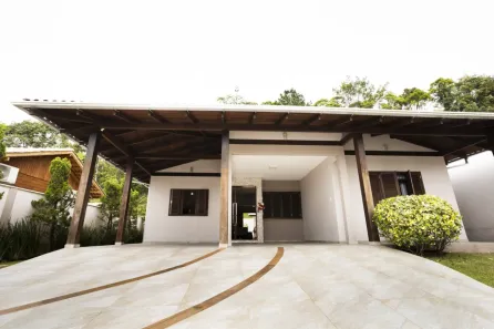 Casa com 4 Quartos à venda, 230m² no Margem Esquerda, Gaspar