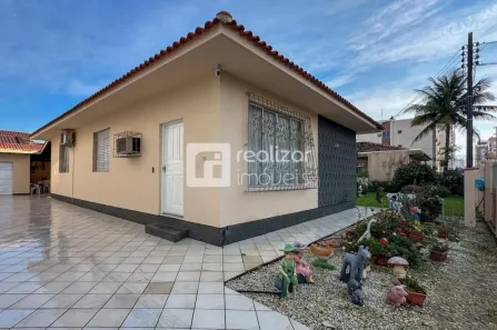 Casa com 3 Quartos para alugar, 200m² no Kobrasol, São José