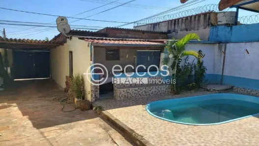 Casa com 3 Quartos à venda, 250m² no Marta Helena, Uberlândia