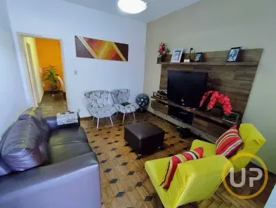 Casa com 3 Quartos à venda, 160m² no João Pinheiro, Belo Horizonte