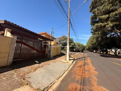 Casa com 3 Quartos para alugar, 235m² no Residencial Samambaia, São Carlos