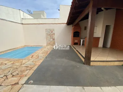 Casa de Condomínio com 3 Quartos à venda, 200m² no Jardim Holanda, Uberlândia