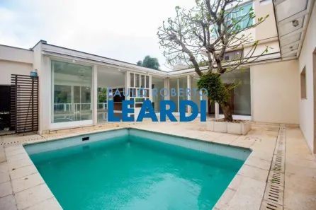 Casa com 3 Quartos à venda, 675m² no Pacaembu, São Paulo