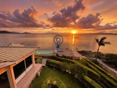 Casa com 3 Quartos para alugar, 180m² no Sambaqui, Florianópolis