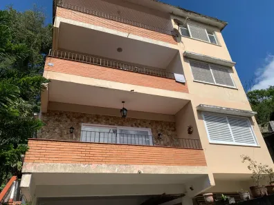 Apartamento com 3 Quartos para alugar, 95m² no Valparaíso, Petrópolis