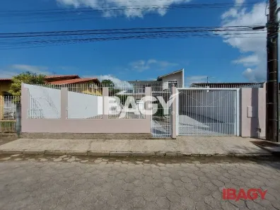Casa com 3 Quartos para alugar, 160m² no Aririú, Palhoça