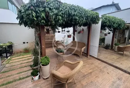 Casa de Condomínio com 4 Quartos à venda, 338m² no Jardins Madri, Goiânia