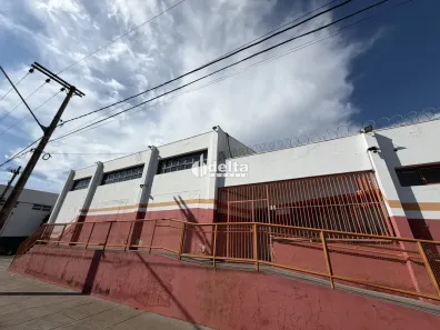 Ponto Comercial para alugar, 1000m² no Osvaldo Rezende, Uberlândia