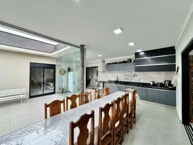 Casa de Condomínio com 3 Quartos para venda ou aluguel, 215m² no Vila Popular, Itapetininga