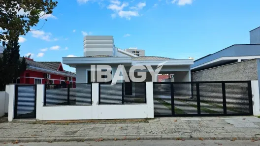 Casa com 3 Quartos para alugar, 150m² no Pedra Branca, Palhoça