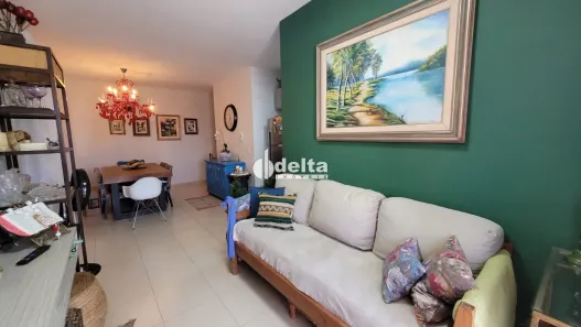 Apartamento com 2 Quartos para alugar, 70m² no Segismundo Pereira, Uberlândia