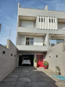 Casa com 4 Quartos para alugar, 396m² no Jardim Itu, Porto Alegre