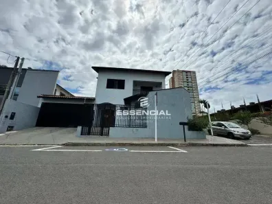 Casa com 5 Quartos à venda, 215m² no Centro, Botucatu