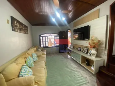 Sobrado com 3 Quartos à venda, 293m² no Vila Nova, Cubatão