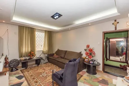 Casa com 5 Quartos à venda, 250m² no João Pinheiro, Belo Horizonte