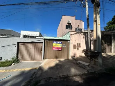 Casa com 3 Quartos para alugar, 120m² no Condomínio Portugal, Senador Canedo