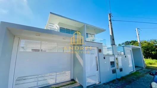 Sobrado com 3 Quartos à venda, 140m² no Zimbros, Bombinhas