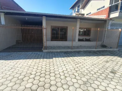 Casa com 2 Quartos para alugar, 80m² no Ilhota, ITAPEMA