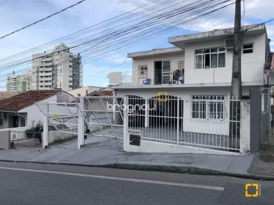 Casa com 6 Quartos à venda, 259m² no Barreiros, São José
