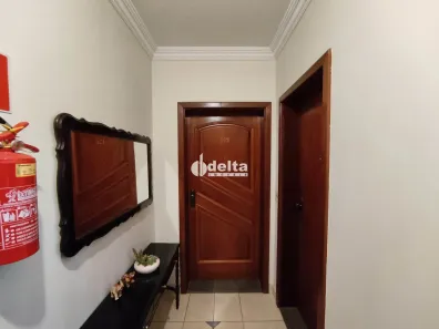 Apartamento com 3 Quartos para alugar, 120m² no Saraiva, Uberlândia