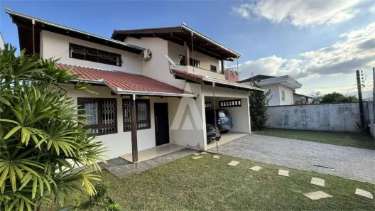 Sobrado com 3 Quartos à venda, 295m² no Bom Retiro, Joinville