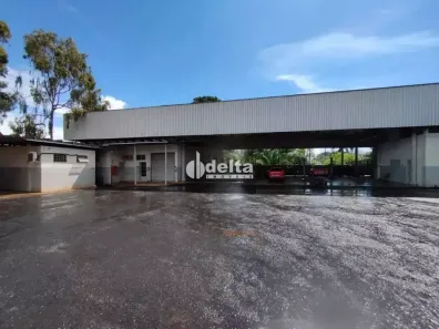 Ponto Comercial para alugar, 2200m² no Pacaembu, Uberlândia