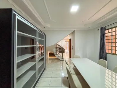 Sobrado com 2 Quartos à venda, 218m² no Gleba Patrimônio Maringá, Maringá