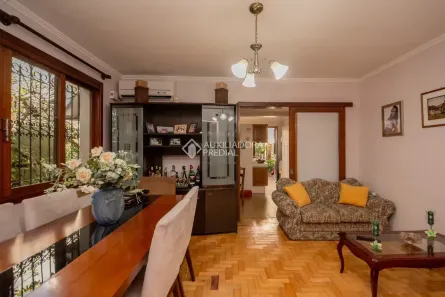 Casa com 4 Quartos à venda, 217m² no Passo da Areia, Porto Alegre