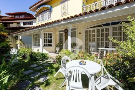 Casa de Condomínio com 4 Quartos à venda, 357m² no Sapê, Niterói